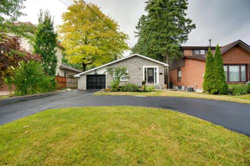 Furnished Family Home near Toronto - Great Location Game Room - Backyard - Parking & Self Checkin