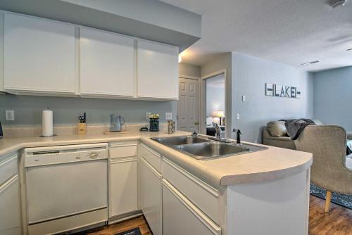 Bright Ozarks Condo with Balcony and Lake Views! Bright Ozarks Condo with Balcony and Lake Views!