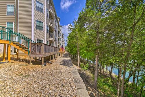 Bright Ozarks Condo with Balcony and Lake Views! Bright Ozarks Condo with Balcony and Lake Views!