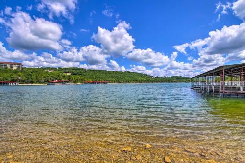 Bright Ozarks Condo w/ Balcony & Lake Views!