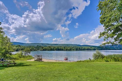 Stockbridge Home Walk to Town Beach!