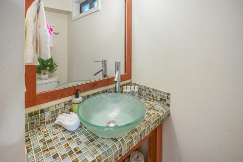 Kuhio Shores 410 - image 10