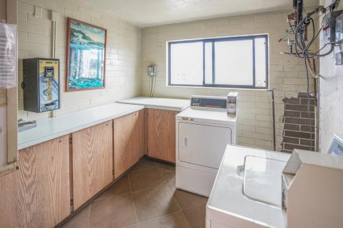 Kuhio Shores 410 - image 6