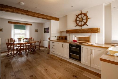 Coastguard Cottage Cornwall - Sea & Harbour Views, Мевагисси (фото 9)