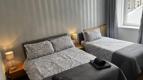 1 double bed, 1 twin bed