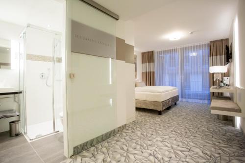 Designhotel Kronjuwel Designhotel Kronjuwel is conveniently located in the popular Waldkirch area. Both business travelers and tourists can enjoy the hotels facilities and services. Free Wi-Fi in all rooms, facilities for