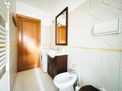 Bathroom, Etrusco Apartment, Centrale, Comodo, Spazioso in Caprarola