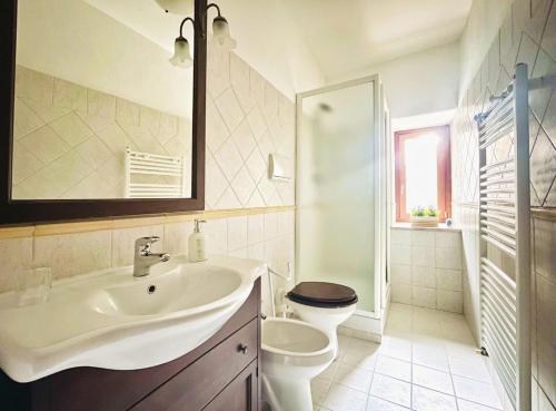 Bathroom, Etrusco Apartment, Centrale, Comodo, Spazioso in Caprarola