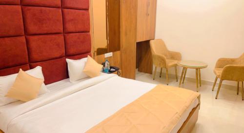 Deluxe Double Room image 6