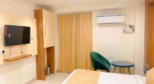 Double Room with Garden View image 9