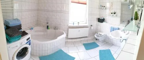 Schöne Große Wohnung, Terrasse, Kamin, Parkplatz, 2 Schlafzimmer in Greifswald, Deutschland