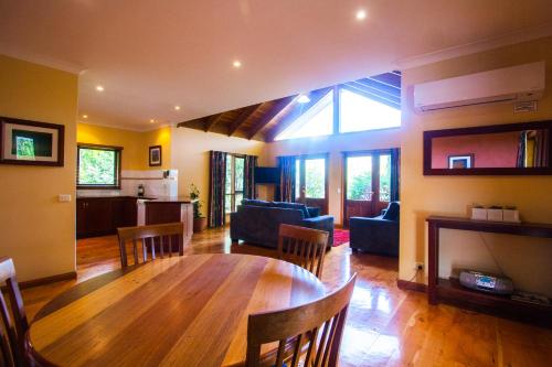 บริการและสิ่งอำนวยความสะดวก, เพอร์ริคูทาไวน์รีทรีต (Perricoota Vines Retreat) in โมอาม่า
