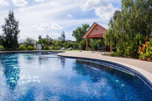 สระว่ายน้ำ, เพอร์ริคูทาไวน์รีทรีต (Perricoota Vines Retreat) in โมอาม่า