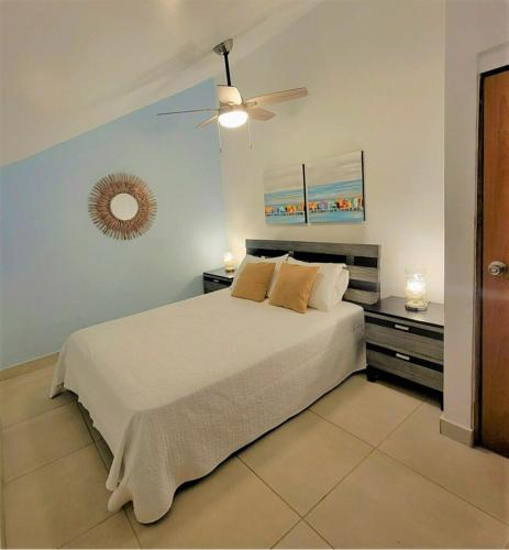 Habitació, BV103 - Amazing Oceanfront Condo steps from beach in Humacao