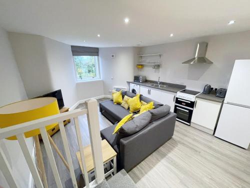 Beautiful 1 Bedroom & Warm flat, Newly Decorated Sleeps 5 Paisley - Apartment