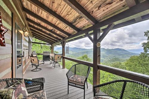 Bryson City Cabin with Hot Tub about 10 Mi to Dtwn! in Lauada, USA