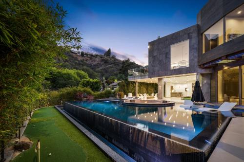 Modern Architectural Masterpiece In Prime Bel Air