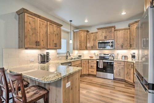 Less Than 1 Mi to Downtown Gorgeous Loveland Townhome! in Loveland, USA