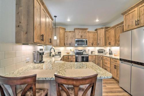 Less Than 1 Mi to Downtown Gorgeous Loveland Townhome! in Loveland, USA