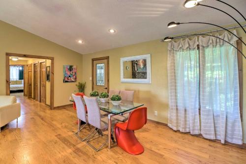Norfork Lake Getaway Deck, 6 Mi to Main St! in Mountain Home, USA
