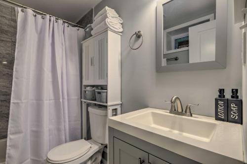 Modern DC Apartment about 6 Mi to National Mall!