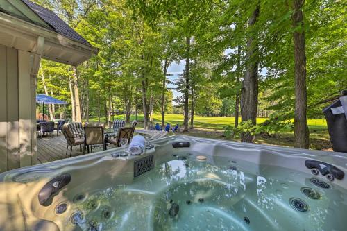 Michigan Retreat near Slopes with Game Room! - Accommodation - Gaylord