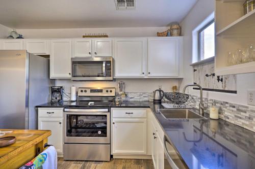 Updated Maricopa Retreat Less Than 2 Miles to Golf!