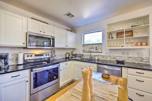 Updated Maricopa Retreat Less Than 2 Miles to Golf!