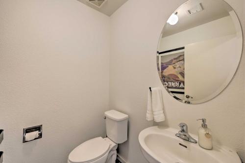 Updated Maricopa Retreat Less Than 2 Miles to Golf!