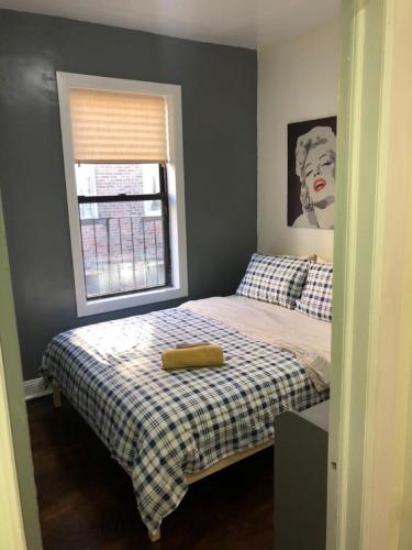 private room in a shared apartment 15 minutes to times square! in New York, USA
