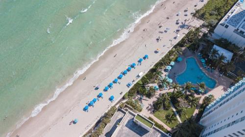 2 BEDROOMS 2 FULL BATHROOMS APT. ON THE BEACH in Hollywood, USA