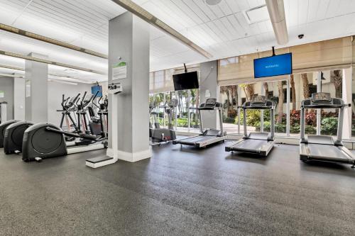 One bedroom parcial ocean view - image 33