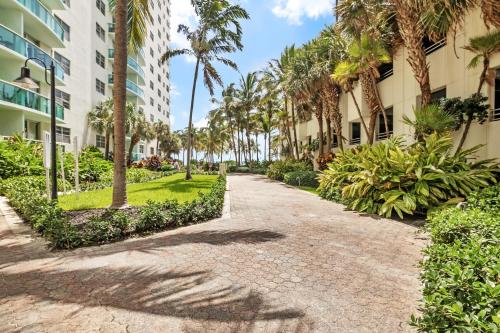 One bedroom parcial ocean view - image 37