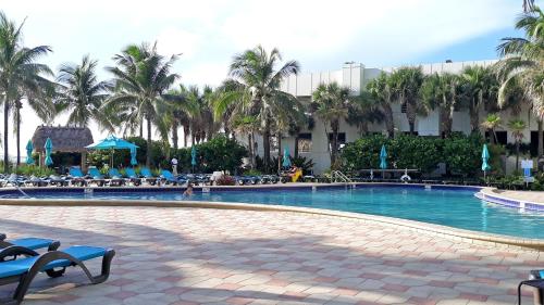 One bedroom parcial ocean view - image 43