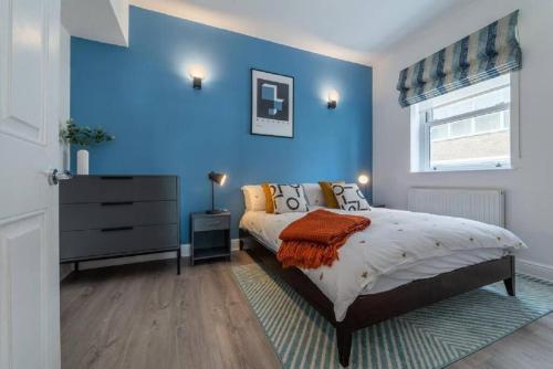 Two Bedroom - Tower Bridge - London City by Prime London Stays M-5