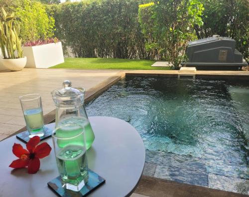Latitude - with private plunge pool, Rivière Noire (foto 9)