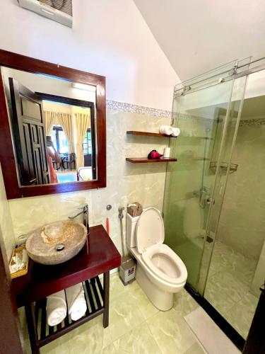 room detail thumbnail 2