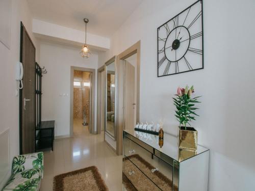 Luxury Apartment Di - image 3
