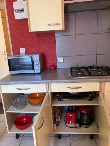 Appartement indépendant, terrasse couverte, rouge (Appartement independant, terrasse couverte, rouge) in Nieul