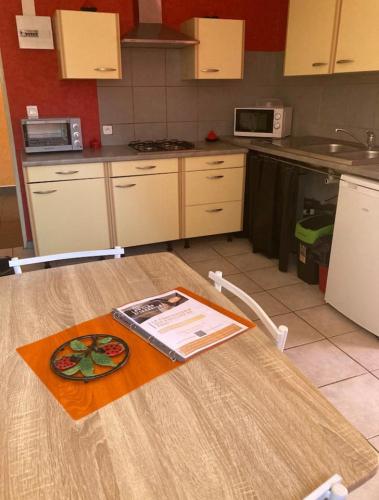 Appartement indépendant, terrasse couverte, rouge (Appartement independant, terrasse couverte, rouge) in Nieul