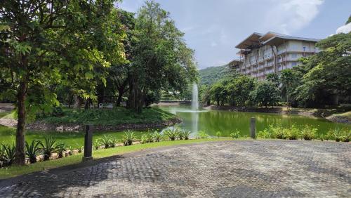 Pico de Loro - Stylish Condo by HabiSpace at Jacana A