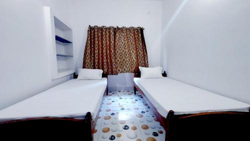 Double or Twin Room with Private Bathroom image 10