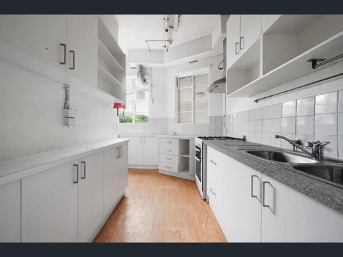 ห้องครัว, Richmond Private Rooms - 151 Hoddle Homestay near ฟิทส์รอย การ์เดน