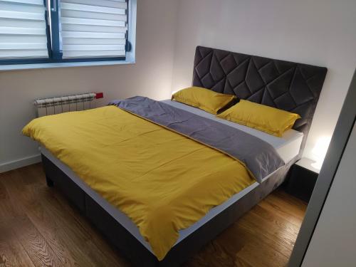 One-Bedroom Apartment image 7