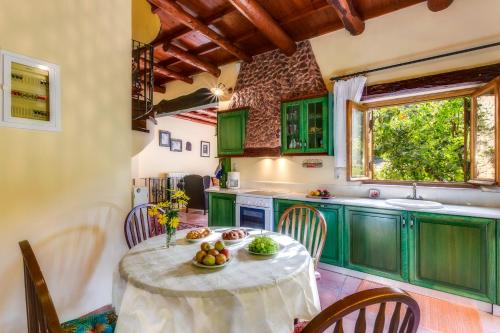  Ifigenia Lux MAISONETTE in oldtown and Villas in theriso vilage 14 km outside of chania in Chania