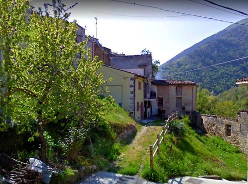 Exterior view, Logement avec parking et terrasse devant la maison, tres jolie vue in Pettorano Sul Gizio