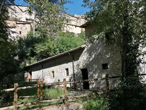 Logement avec parking et terrasse devant la maison, tres jolie vue in Pettorano Sul Gizio