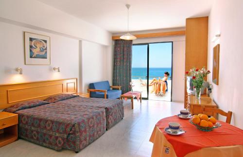 Corallia Beach Hotel Apartments in Peyia