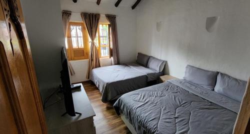 2 double beds