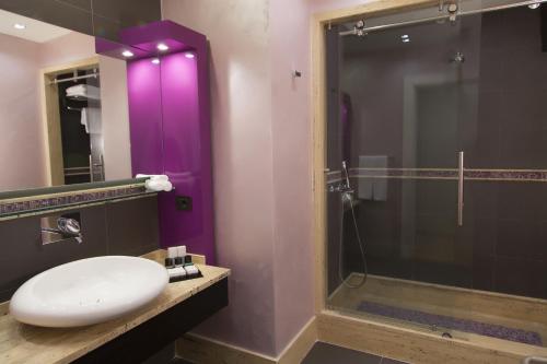 The Leos Residence - image 12